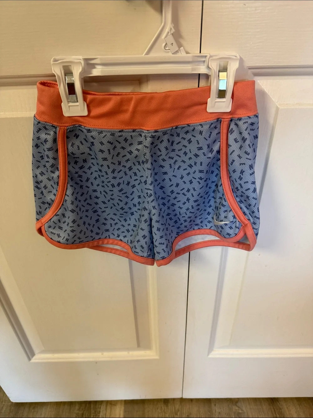 2 piece set- Nike Kids Coral Graphic Tank Top - Just Do It. - Picture 3 of 7
